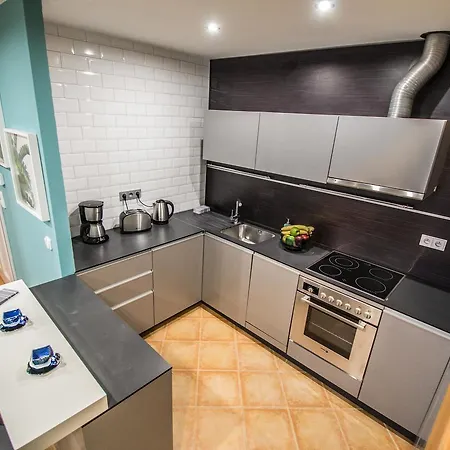 Pin-up 3bdr Ruterra Apt With City View Apartment