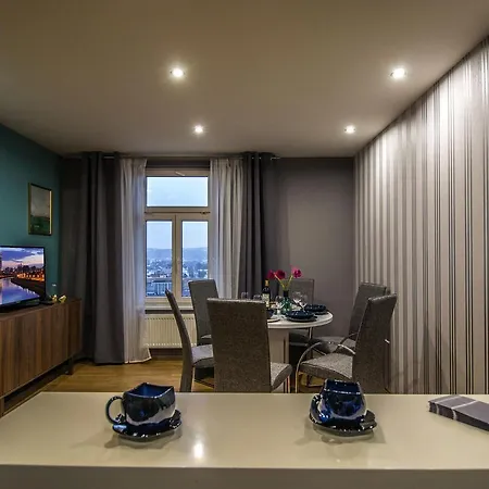 Apartment Pin-up 3bdr Ruterra Apt With City View *