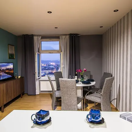 Pin-up 3bdr Ruterra Apt With City View