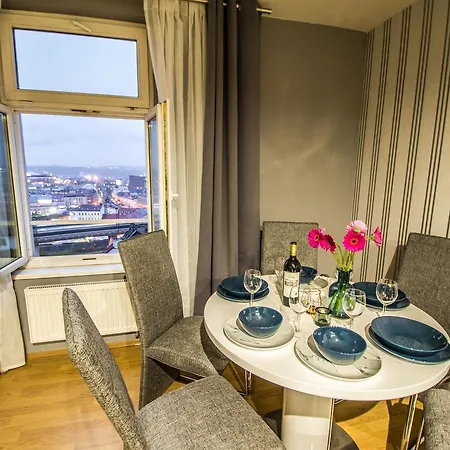 Pin-up 3bdr Ruterra Apt With City View Apartment