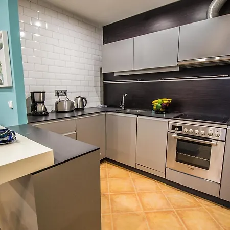 Pin-up 3bdr Ruterra Apt With City View *